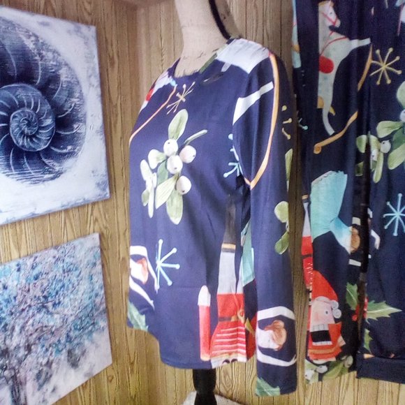 womens christmas mistletoe and nut cracker print pajama set - Picture 5 of 8